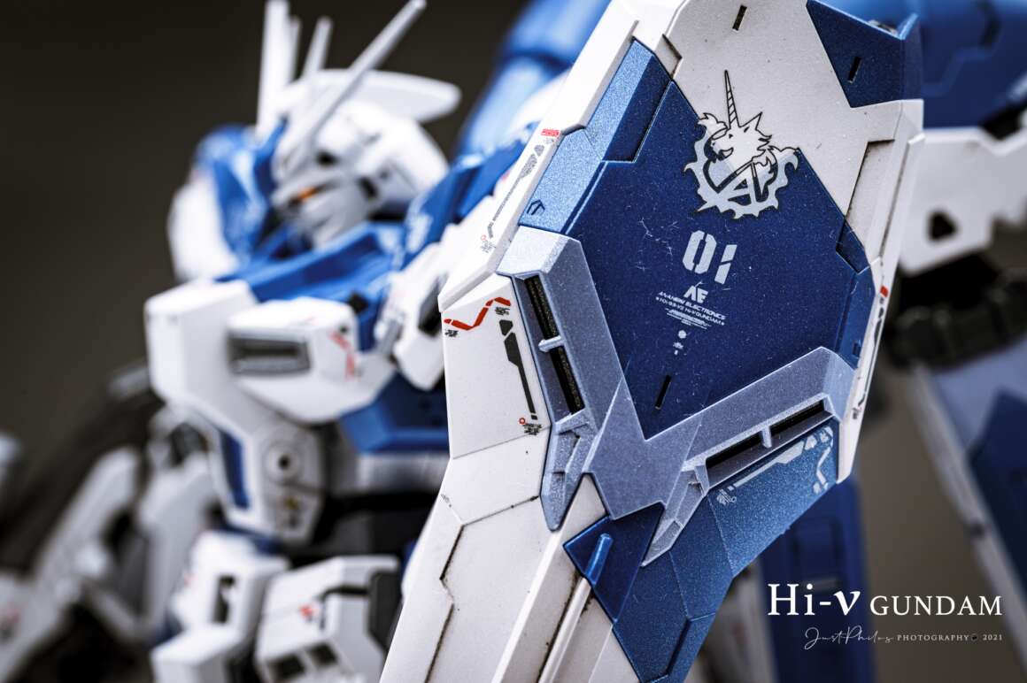 RG Hi-ν 鋼彈盾牌同樣採用分色處理，讓細節度更提升