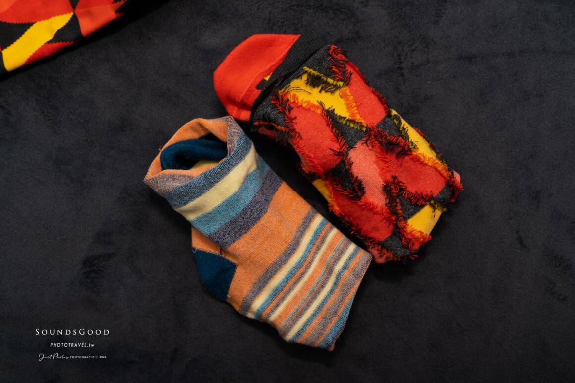 SOUNDSGOOD襪子翻開內部和以前買過的襪子比較可以直接看出布料上的差異。