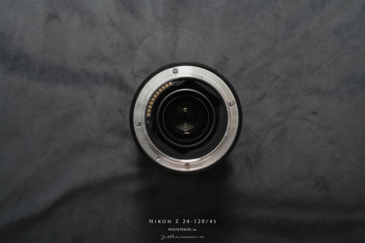 Nikon Z 24-120mm f/4 S鏡頭後端的Z卡口電磁光圈接環，也可看到防水膠環的設計。