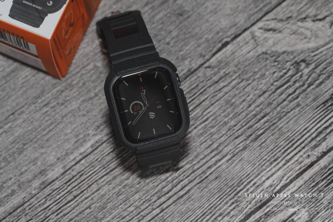 Spigen Rugged Armor Pro錶帶和 Apple Watch 7的密合度很高，安裝完成就像是一個全新設計的 Apple Watch手錶。