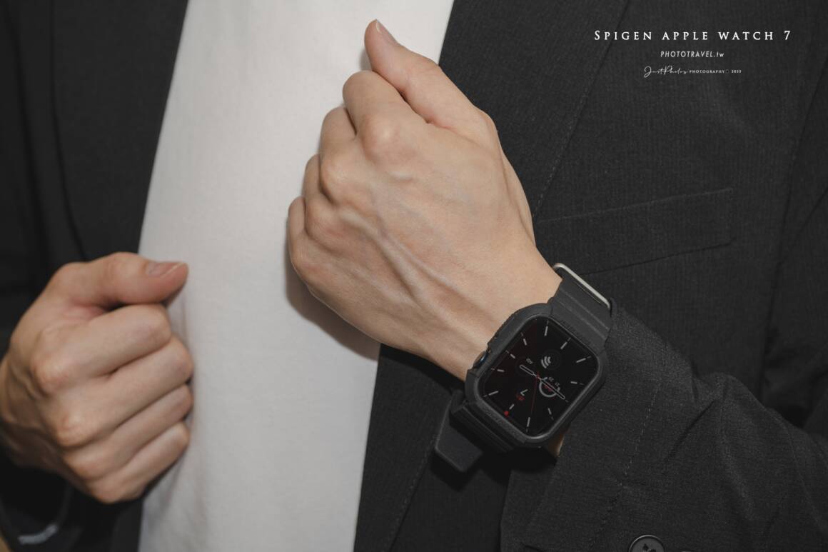 Spigen Rugged Armor Pro 搭配正裝也非常合適。