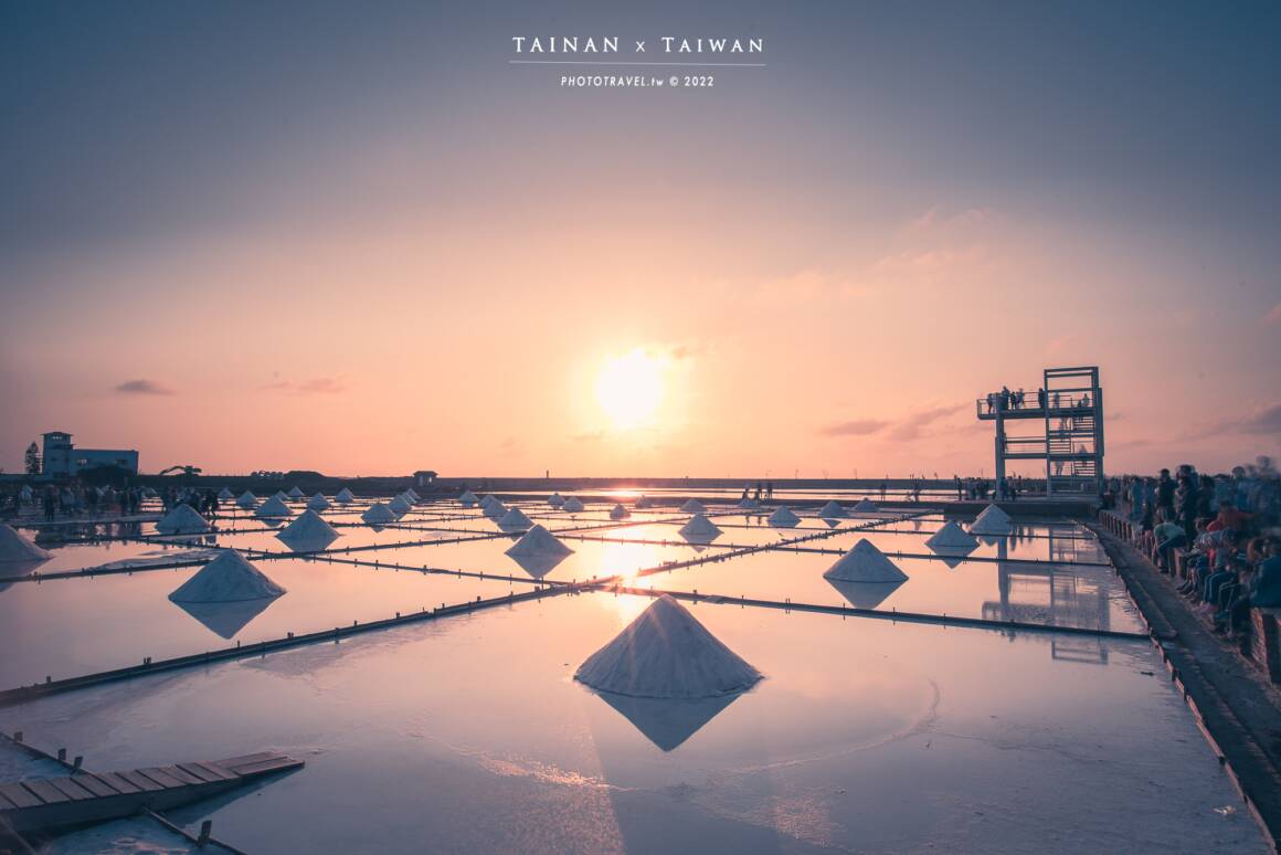 日落時分的井仔腳瓦盤鹽田非常迷人。