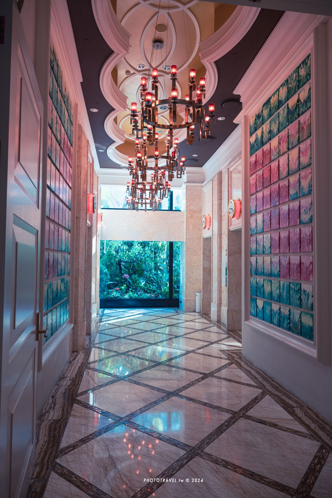 林酒店的電梯梯間裝潢十分氣派。