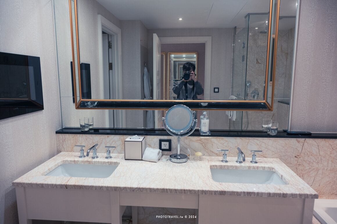 林酒店的廁所為雙洗手台設計。