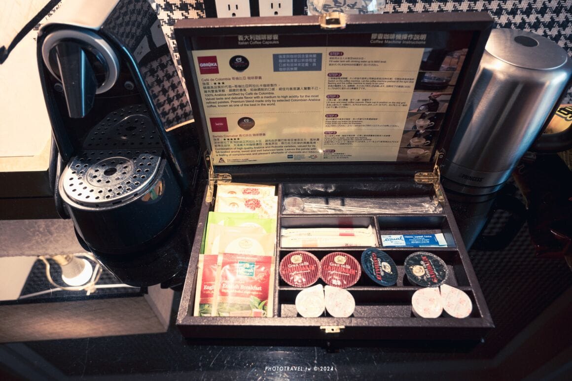 林酒店客房內的Mini Bar，有簡單的茶點和咖啡可使用。