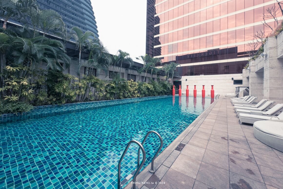 林酒店飯內的露天泳池。