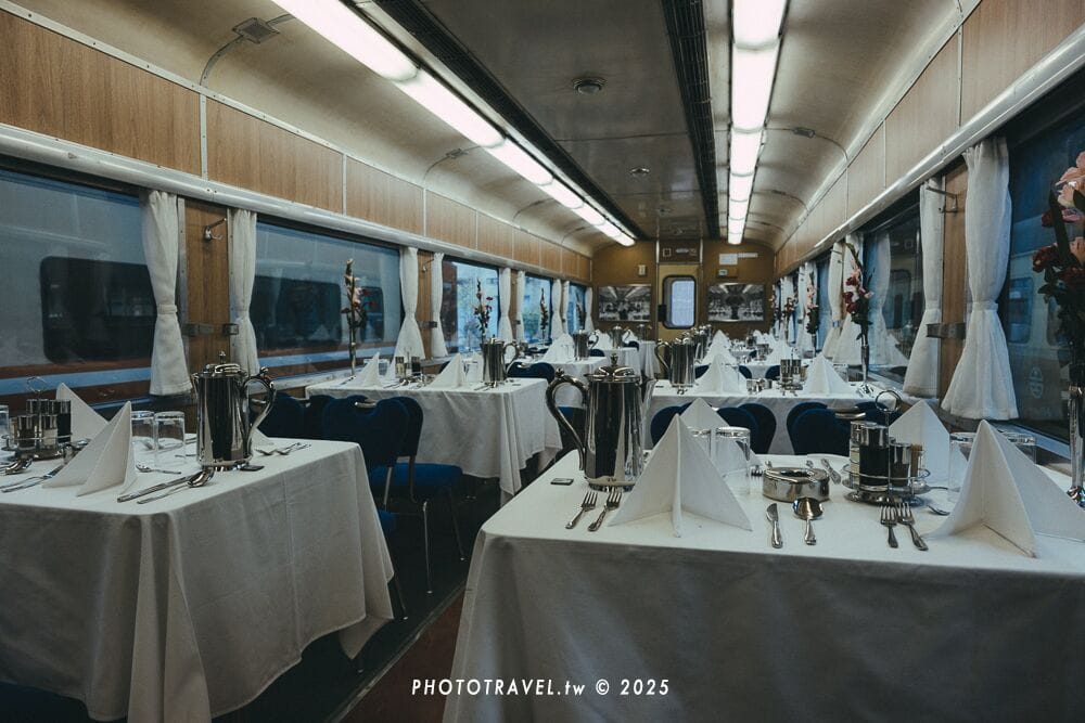 DC32750型觀光號餐車，重現過往莒光號餐車的外觀配色與內裝。