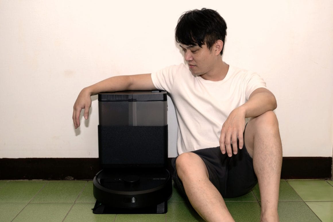iRobot Roomba Plus 405 Combo放進老家後，成為協助爸媽日常清潔的新幫手。